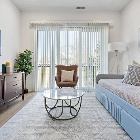 Modern Nashville Condo 5 Beds -3 Miles To Downtown